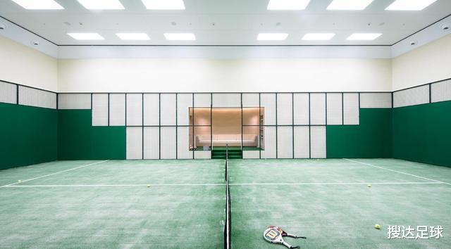 穆里尼奥@他是穆里尼奥幕后老板！83岁英国富豪身家300亿，把游艇当办公室