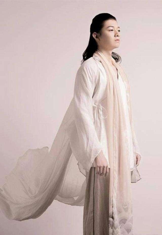 霍尊@霍尊：母亲为他退出乐坛，父亲火风重组家庭后，亲妈继母胜似姐妹