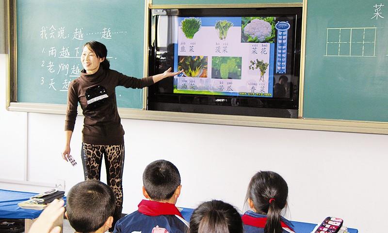 []老教师不喜欢用多媒体教学，新教师却情有独钟，这是为何？