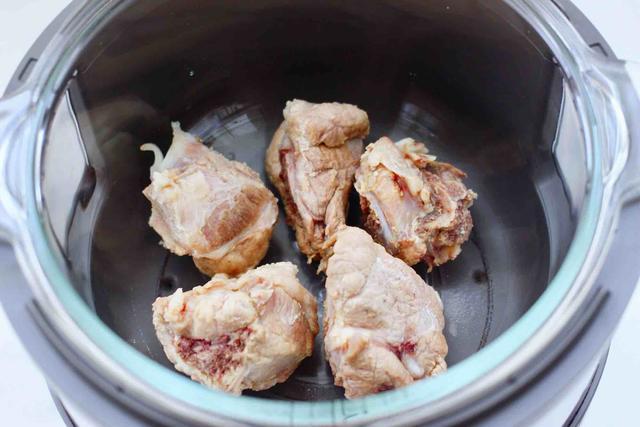 莲藕|莲藕和它是绝配，隔三差五喝，养肝除湿，强身健体，腰腿不酸了