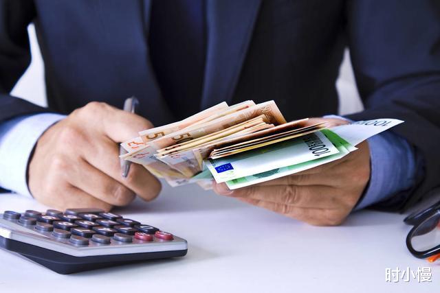 「西安」女子办离职手续，发现上月满勤工资仅5块，财务说一分都没少给！