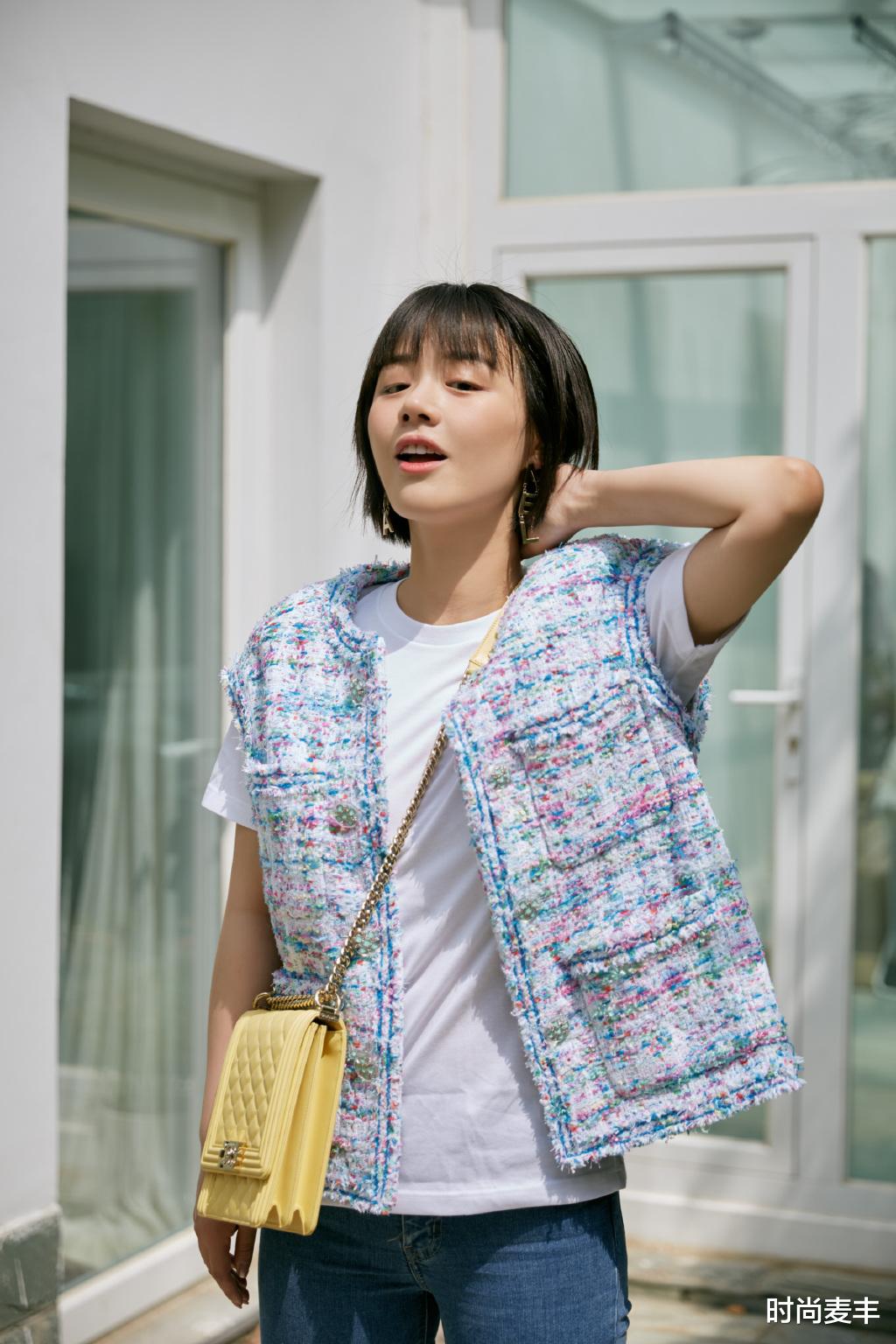 『连体裤』马思纯减肥困难？穿军绿色连体裤腰部“鼓鼓的”，侧面看更明显了