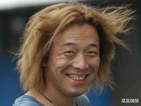 黄渤|他被黄渤捧红片酬翻10倍，却醉酒身亡，美貌妻子改嫁老外生活滋润