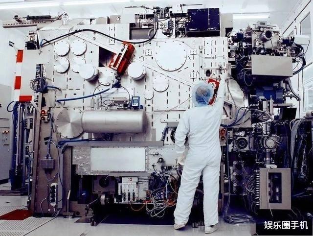 『光刻机』该来的还是来了，荷兰ASM突然宣布断供，中芯国际无法生产高端芯片