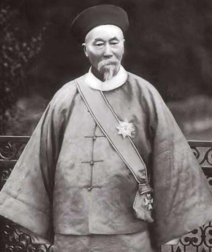 李鸿章▲不顾邻里的眼光，他坚决与妹妹成婚，一生幸福，生下一子影响中国