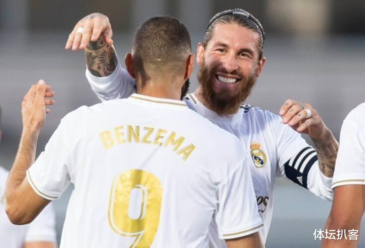 皇家马德里|2-1!皇马时隔3年重夺西甲冠军,全队疯狂庆祝,10连胜吊打巴萨!