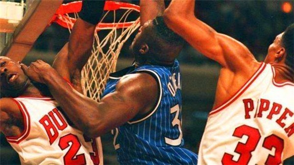 蒂姆·邓肯▲史上最强天赋!新秀胜乔丹,巅峰虐邓肯,暮年败德克,却对科比心服口服