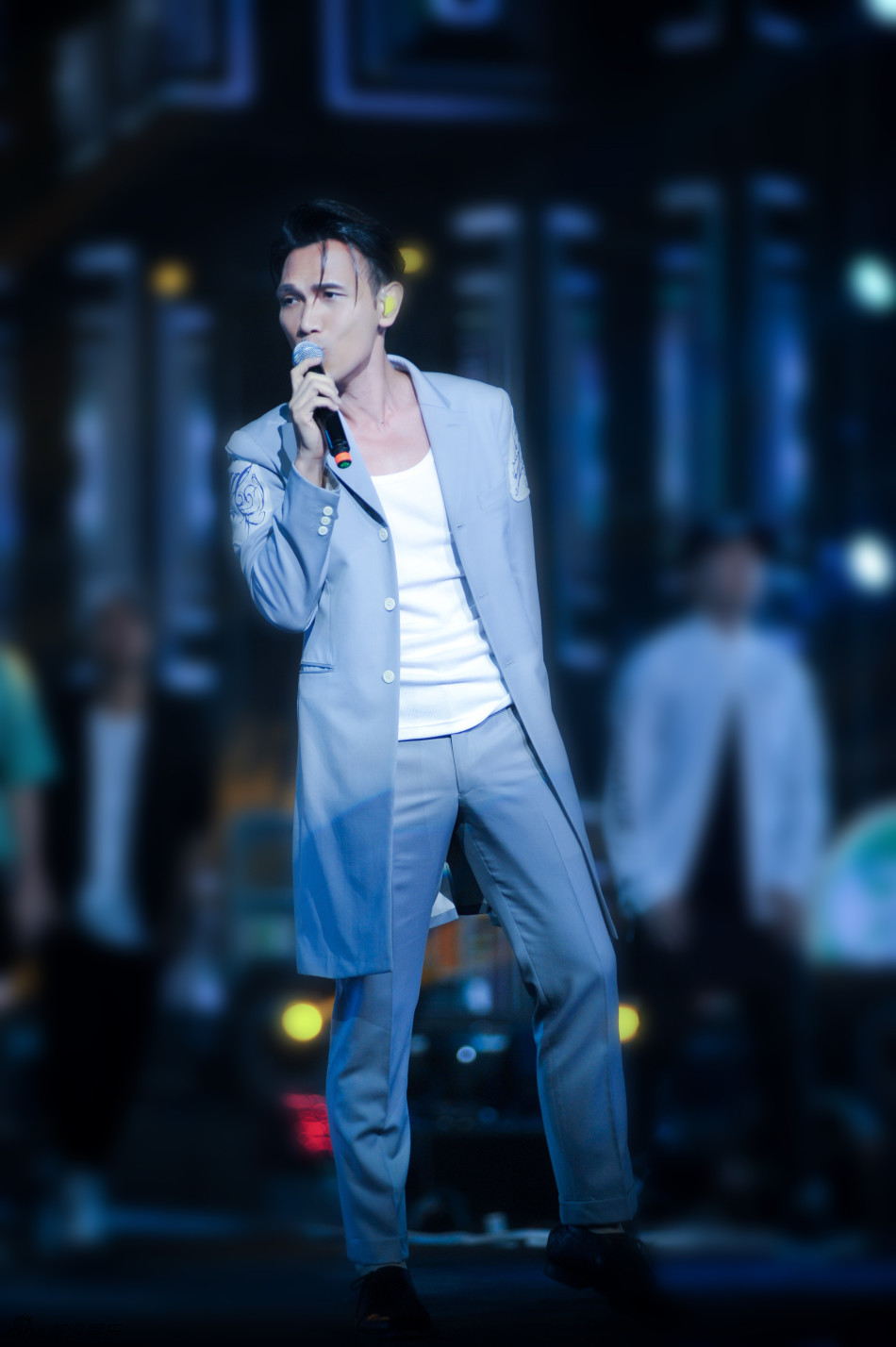 演唱会|演唱会迟到了“2小时”之久，忘词耍大牌都要占，最后他终于“凉凉”了！