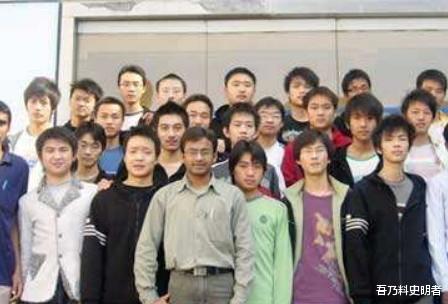 本科生|她高考两次失利，385分读专科，没毕业却被三家跨国公司争抢