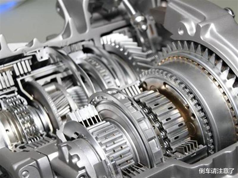 『老司机』高配车和低配车有什么区别？老司机：看好这4个地方，别被忽悠了！