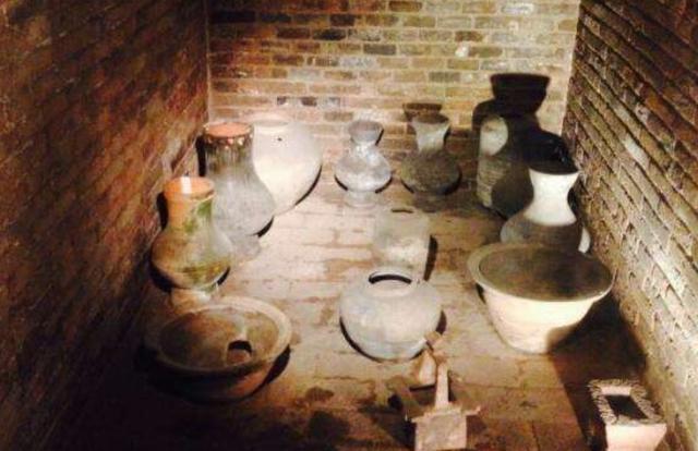 曾国藩|盗墓贼炸开曾国藩墓，考古专家进去后慌忙退出，下令永久封存