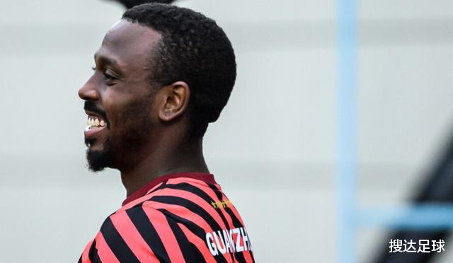 国足|明年有望再迎2归化强援！国足1天收到2大好消息，冲击世界杯有戏