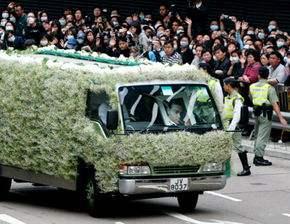 [张国荣]张国荣去世了17年，为什么难入土为安？原来墓地被另一个的演员“霸占”