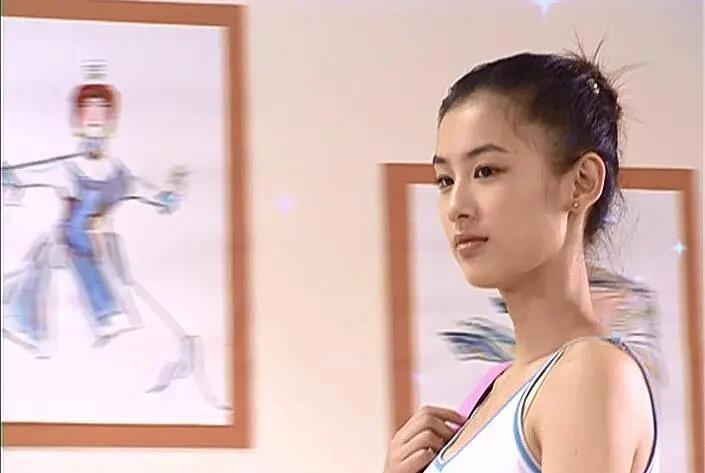 黄圣依|黄圣依上位之路，恶毒女二和哑女是本色，娘家和婆家豪门有几分真