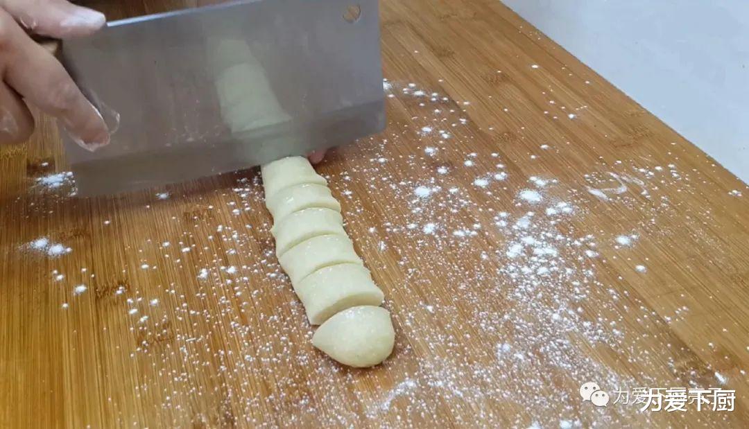 月饼|中秋节月饼这样做,锅里烙一烙,个个香酥掉渣,不用烤箱也能成功