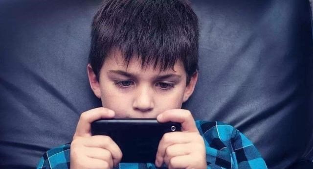 ##初中生偷偷浏览“不良网站”，以为能瞒得住，手机3痕迹早已暴露