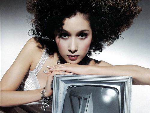 杨恭如|美过李嘉欣，号称“史上最美亚姐”的她，为何混到如今的地步？