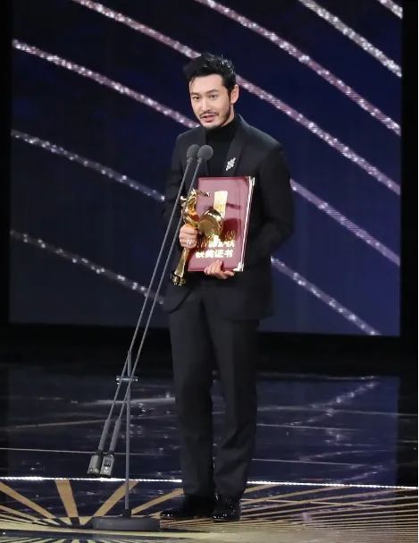 黄晓明|质疑声再多，也挡不住黄晓明的光芒，金鸡影帝实至名归！