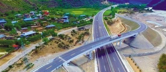 西藏|我国唯一条不收费的“高速公路”，全长409公里，自驾游天堂之路