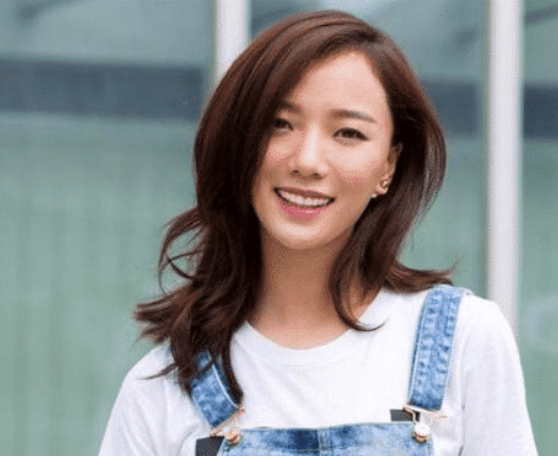 [姐姐]妹妹是知名女演员，姐姐是金融精英，明明是亲姐妹长得一点也不像