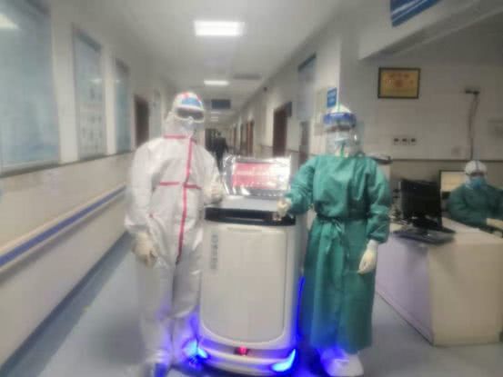 最特别的“逆行者”：我在重症隔离区调试机器人
