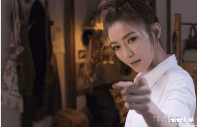 谢金燕|替父还清2亿债务,反被父亲曝出未婚生子前途尽毁,如今46岁像26岁