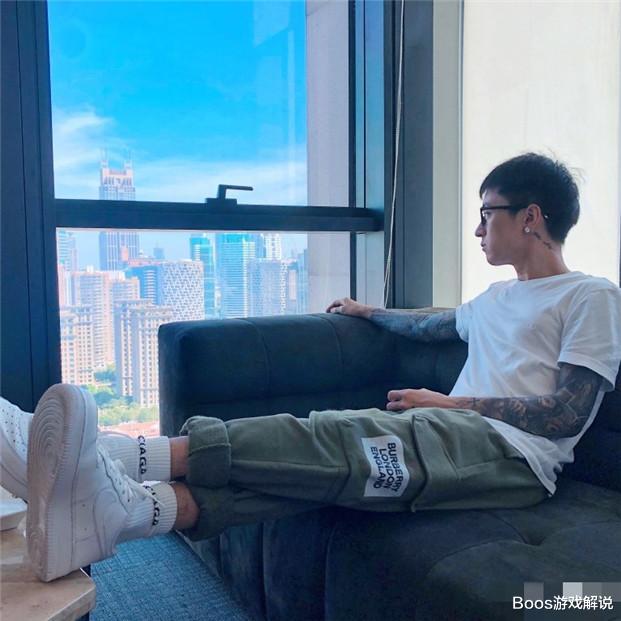 秦奋|秦奋有多“壕”？仅半身造型价值7位数，网友：投胎是门技术活！