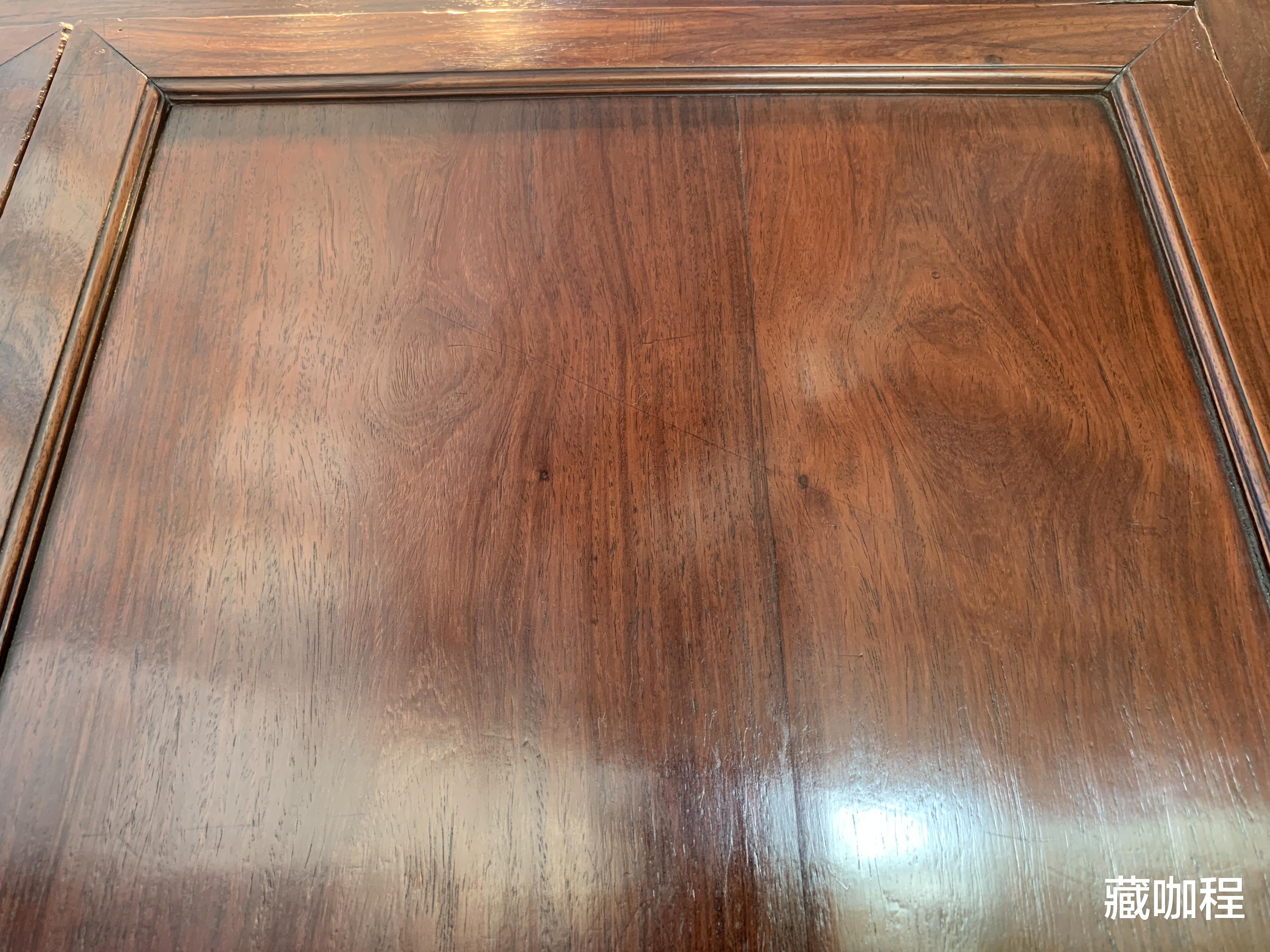 文玩：柜门上霞光万丈，黄花梨一木四开谁与争锋