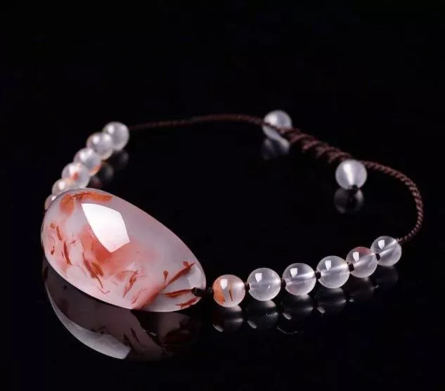 「翡翠」戴起来最舒服的腕饰是它！不是手镯，更不是手串，猜到了吗？