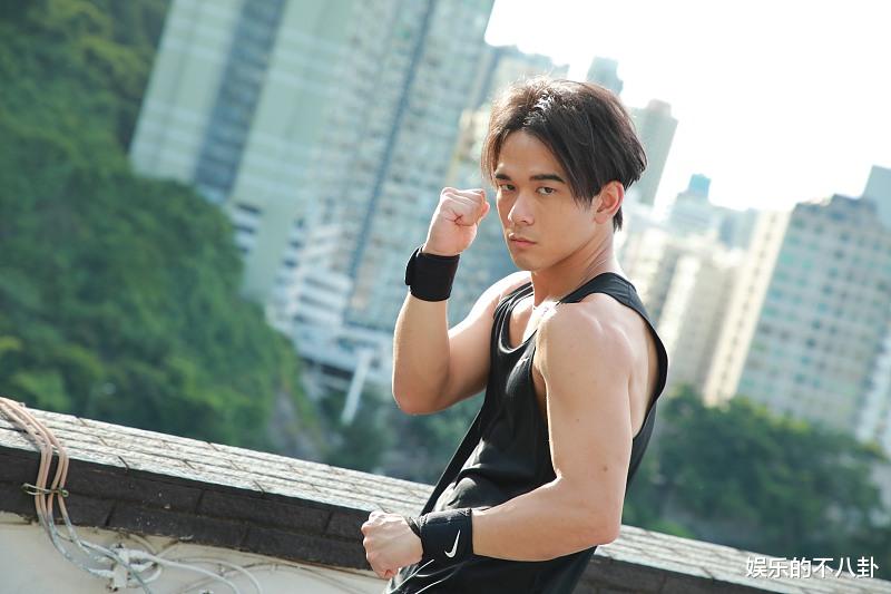 钱小豪|钱小豪儿子新电影来了,TVB老戏骨汤镇业骆达华作陪,女主却一言难尽