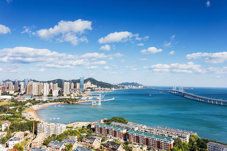 「」中国最干净的城市，不光人少环境好，还是一座海滨城市！