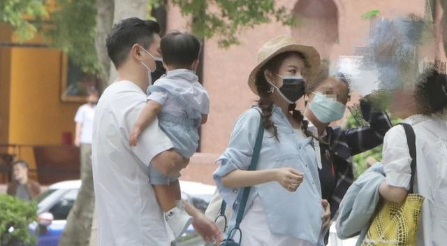 安以轩|安以轩挺巨肚连开俩趴,40岁庆生宴众星云集,陈荣炼送380万手表