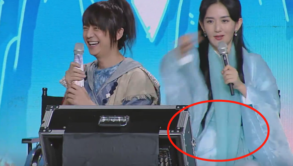 谢娜|谢娜快本尝试白浅造型，青衣飘飘小腹圆润，小动作再次被疑怀二胎