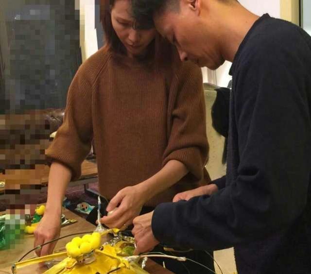 蔡少芬■蔡少芬父亲节晒照,祝张晋为家人做牛做马,弟弟帅气出镜一脸呆萌