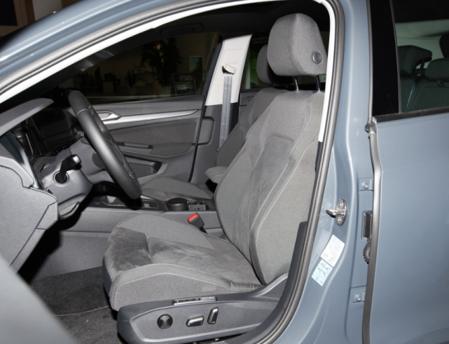 #大众汽车#大众“王牌”车之一！纯进口上市19年几乎0骂声，现跌破20万了