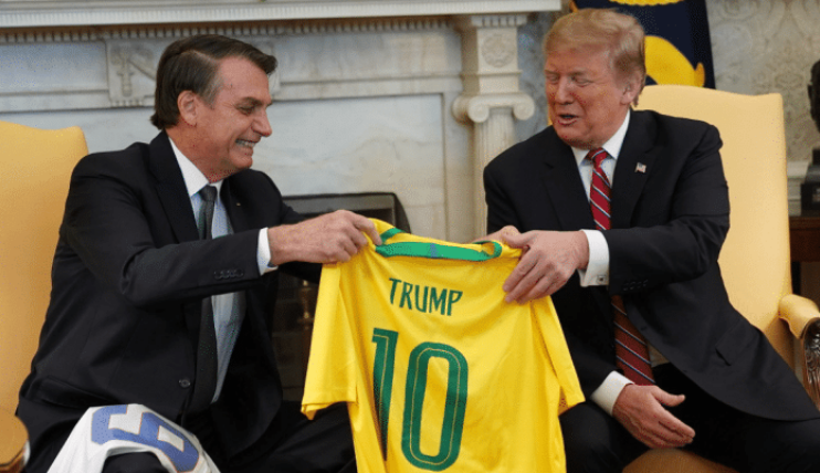 「美国」这就是亲美下场！总统带22人访美：回国后，目前16人被确诊感染