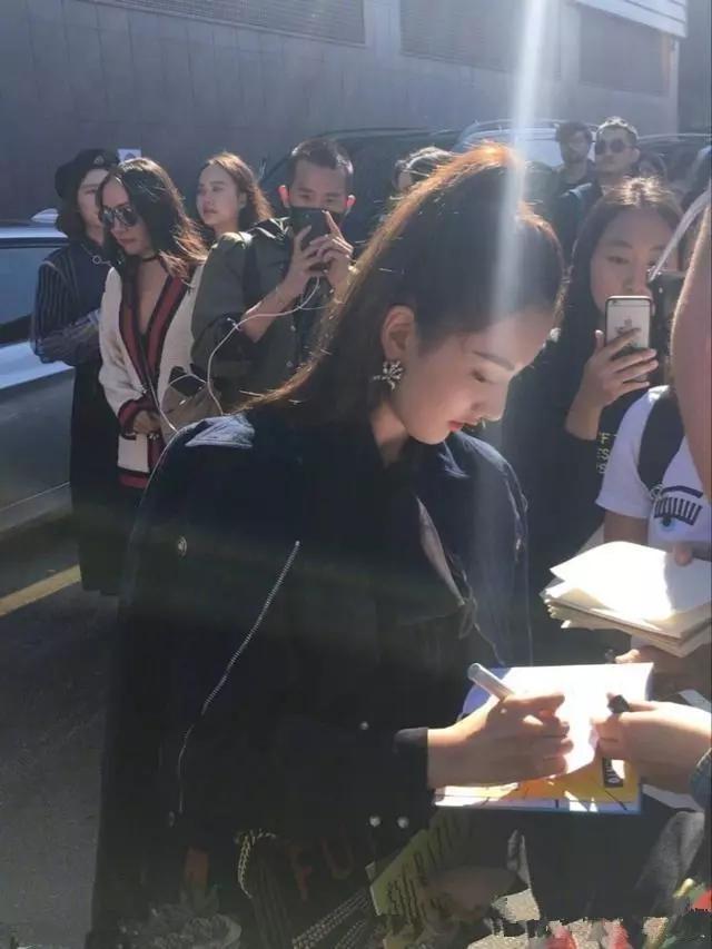 宋祖儿@一张照片告诉你,整过容别在阳光下拍照!网友:想到宋祖儿的鼻子