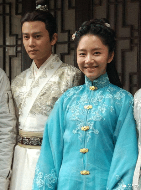 『谭松韵』都说任嘉伦谭松韵是假想情侣，看到合照时男方的手，细节骗不了人