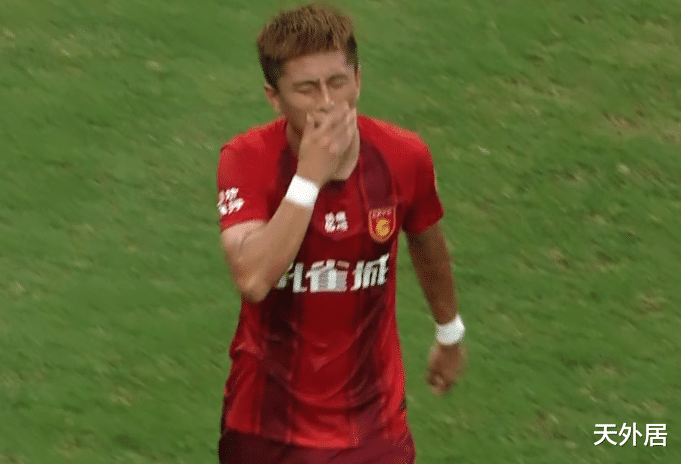 里卡多·高拉特|29岁高拉特被34岁穆里奇生吃!送绝妙助攻救赎,前恒大巨星真好用