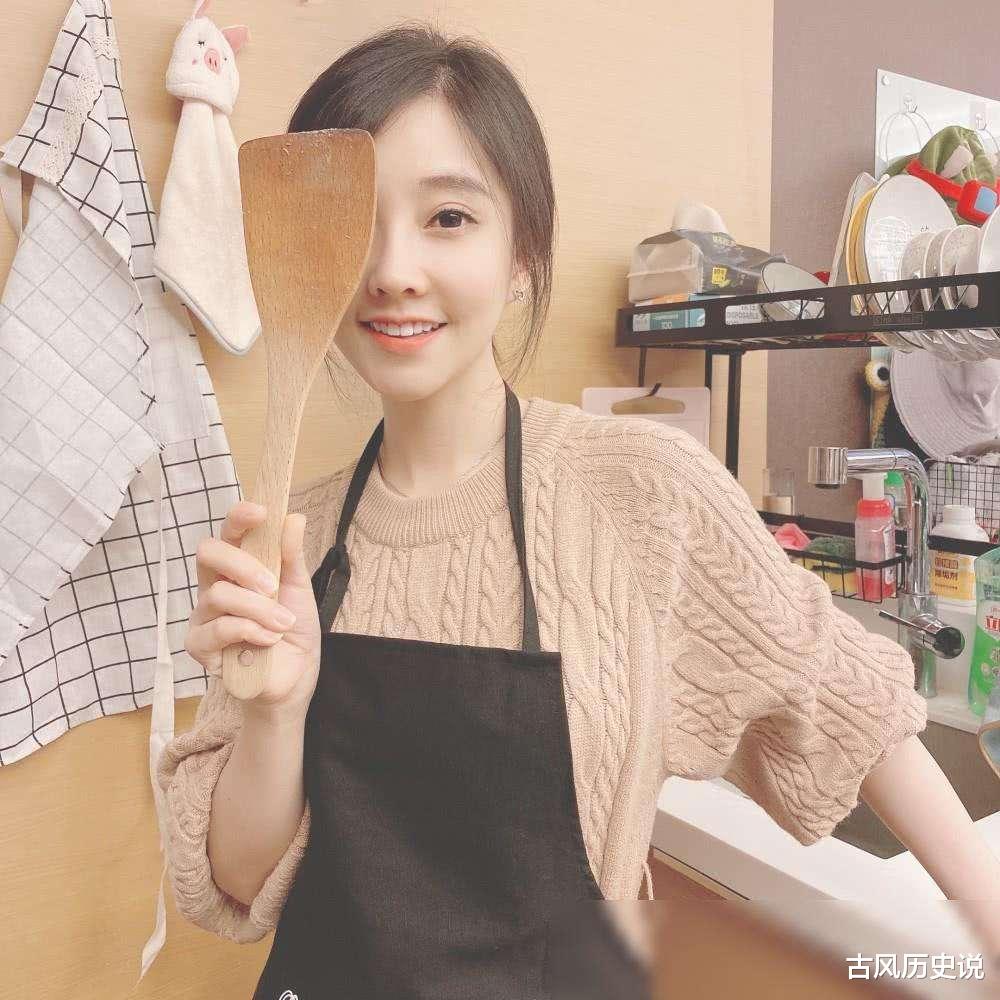 「冯提莫」冯提莫离开“十级美颜”后,与何炅录制综艺遭吐槽,粉丝:换了个头?