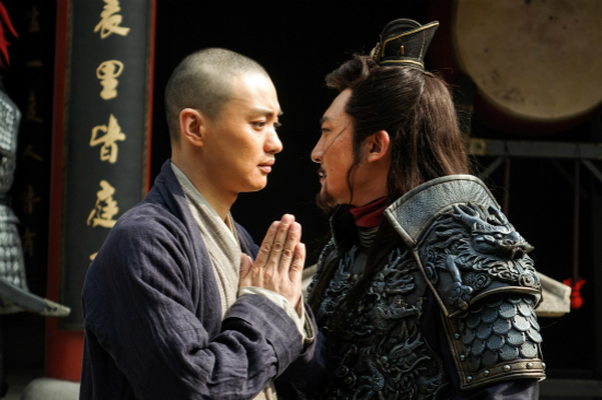 周一围|导演拍戏拍到一半跑路,主演无奈自导自演,不料最后竟获赞无数!