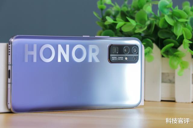 华为荣耀▲荣耀30上手综合测评：50倍潜望式长焦+旗舰性能=真香