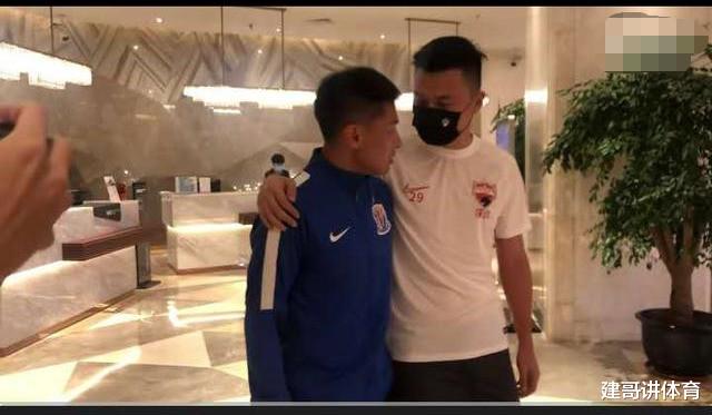 广州恒大|郜林深情凝视于汉超：我还是29号，你还好吗