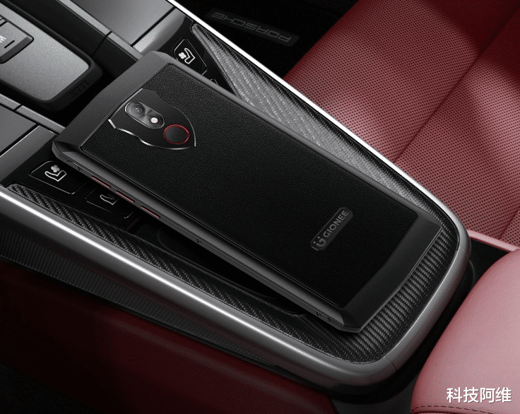 金立|128GB+10000mAh，金立卷土重来，8GB运存商务新机定价1399元