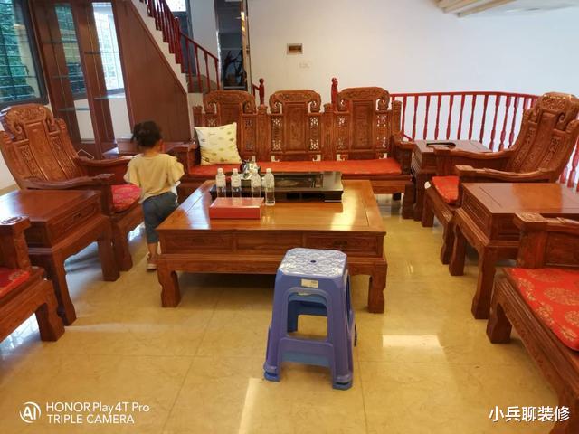 『』晒晒我家80万盖的别墅，全村第一豪华，光光一套家具就花13万！