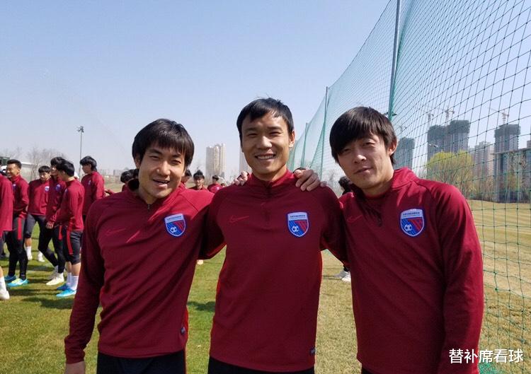 「李玮锋」李玮锋为球员鸣不平，3将苦等4个月没签约，天海准入被区别对待？