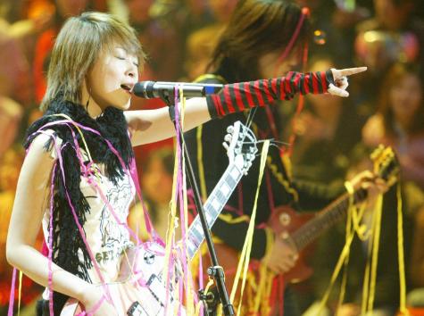 [陈琳]凌晨2点, 杨坤搭档\戴着口罩, 穿着红鞋\, 惨死草丛, 尸检报告藏真相?