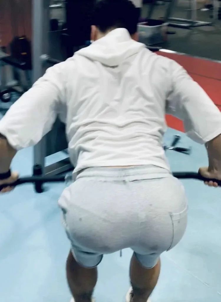 ##一张图告诉你，男生练和不练的区别有多大？