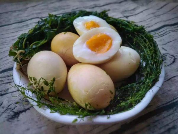 「肺炎」常吃鸡蛋身体好？营养师：以下3类人吃，就是“送命丸”