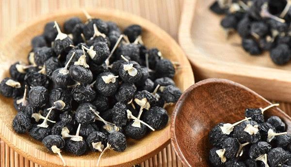 枸杞：为什么黑枸杞、黑蒜那么贵？哪些黑色食物真的补身体？